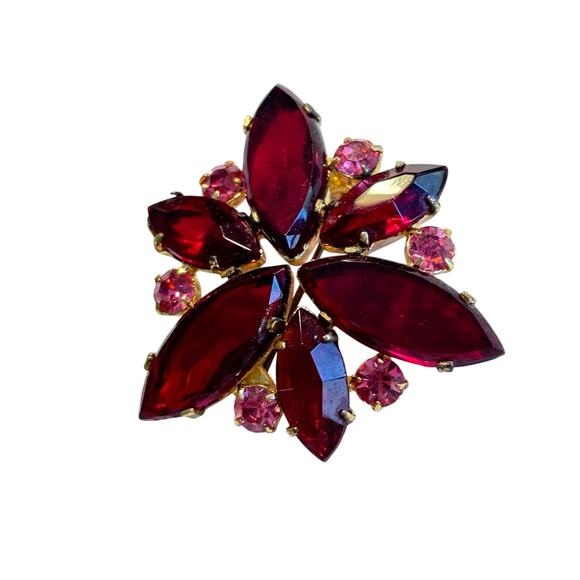 Red & pink rhinestones brooch on goldtone pin flower motif vintage mid century - Picture 2 of 7